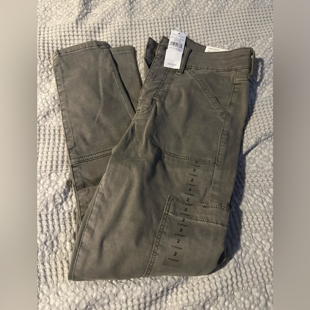 American Eagle, skinny cargo size 2 short